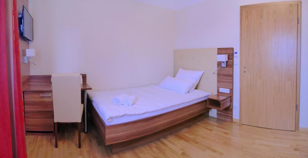 Boarding House Holledau Inn Schweitenkirchen Room photo